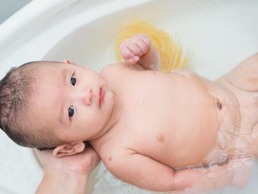 How to Safely Bathe your Newborn Baby