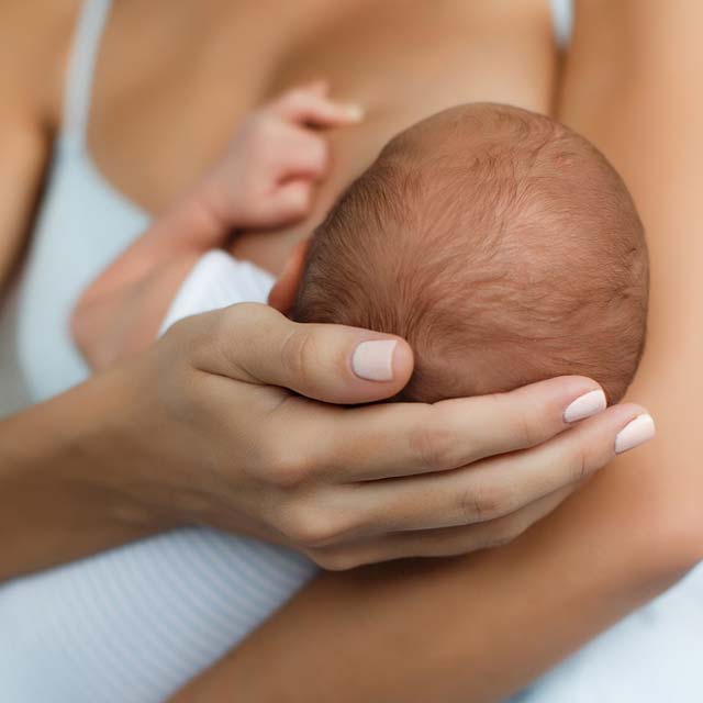 Breastfeeding Basics: A Comprehensive Guide for New Moms (and Dads!)