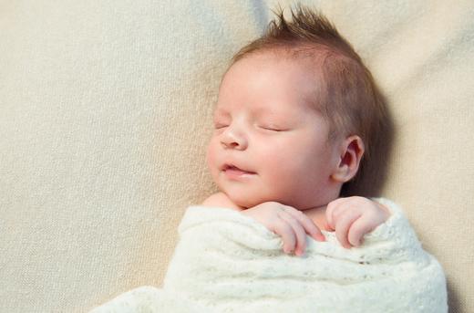 A Detailed Guide on How to Care for your Newborn Baby’s Hair & Scalp