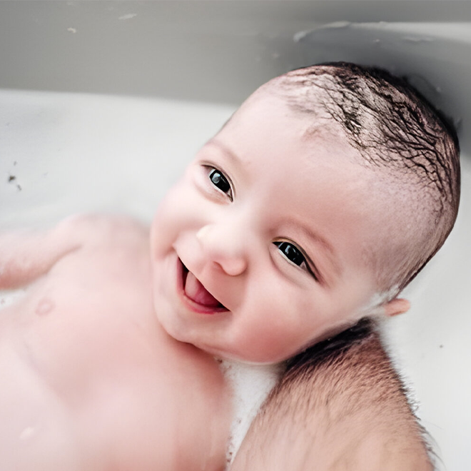 The Power of Bath Time Bonding for Dads and Babies